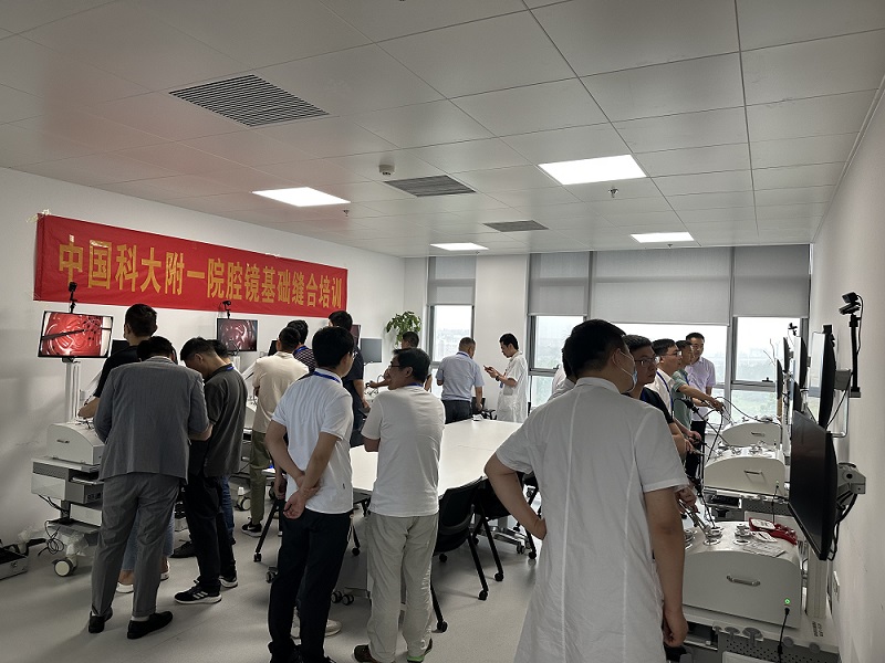 图1 腹腔镜模拟器培训.jpg